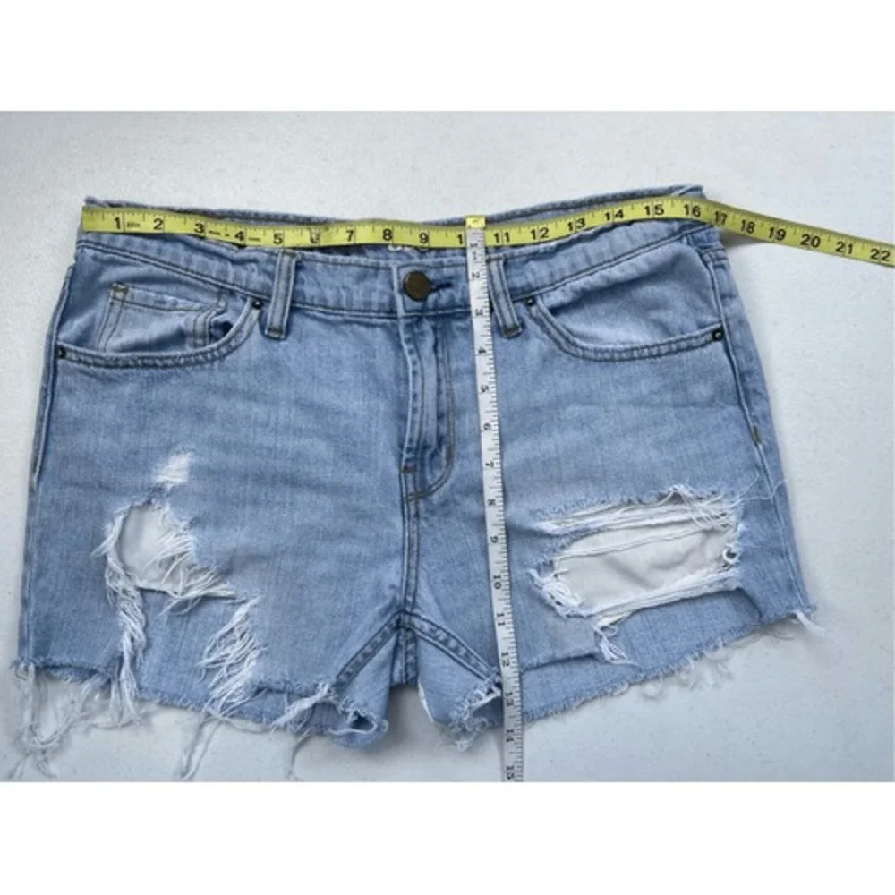 BDG Slim‎ Boyfriend Distressed Denim Shorts Light Wash Blue 28W Urban Outfitt